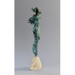 Pe aripile vantului - ceramică, marmură, artist Petru Leahu